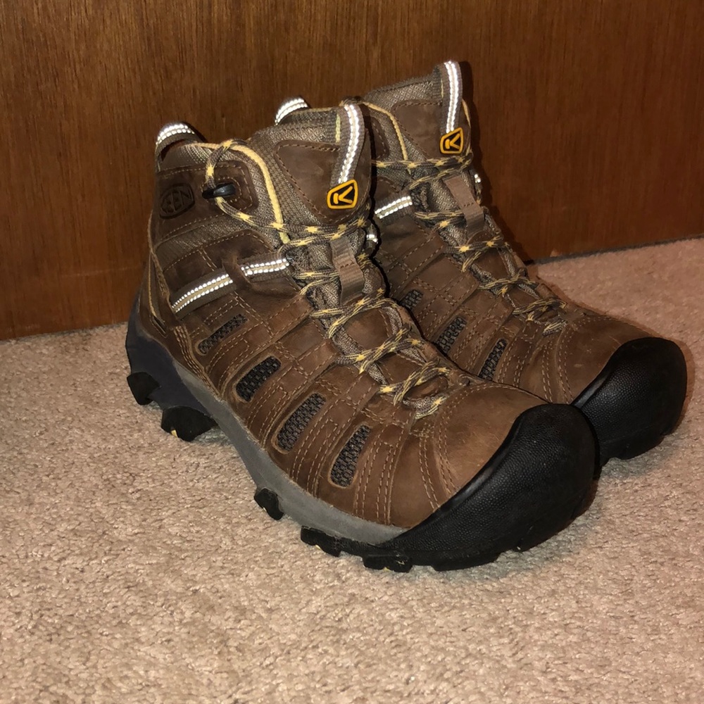 KEEN Voyageur Mid Hiking Boots